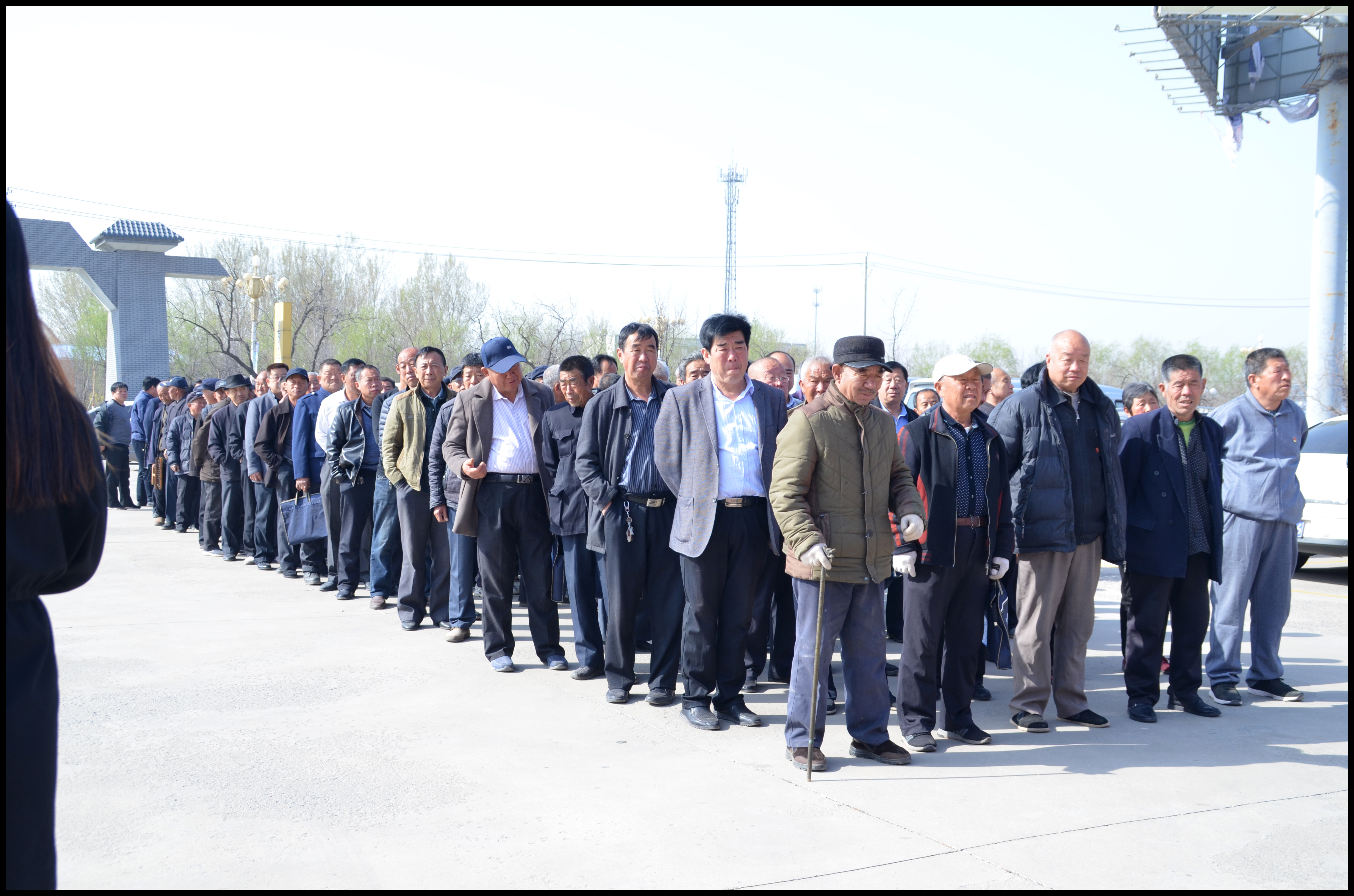 樂陵市云紅街道300多名黨員走進(jìn)恒運(yùn)集團(tuán)旗下農(nóng)業(yè)企業(yè)百棗綱目(集團(tuán))觀摩