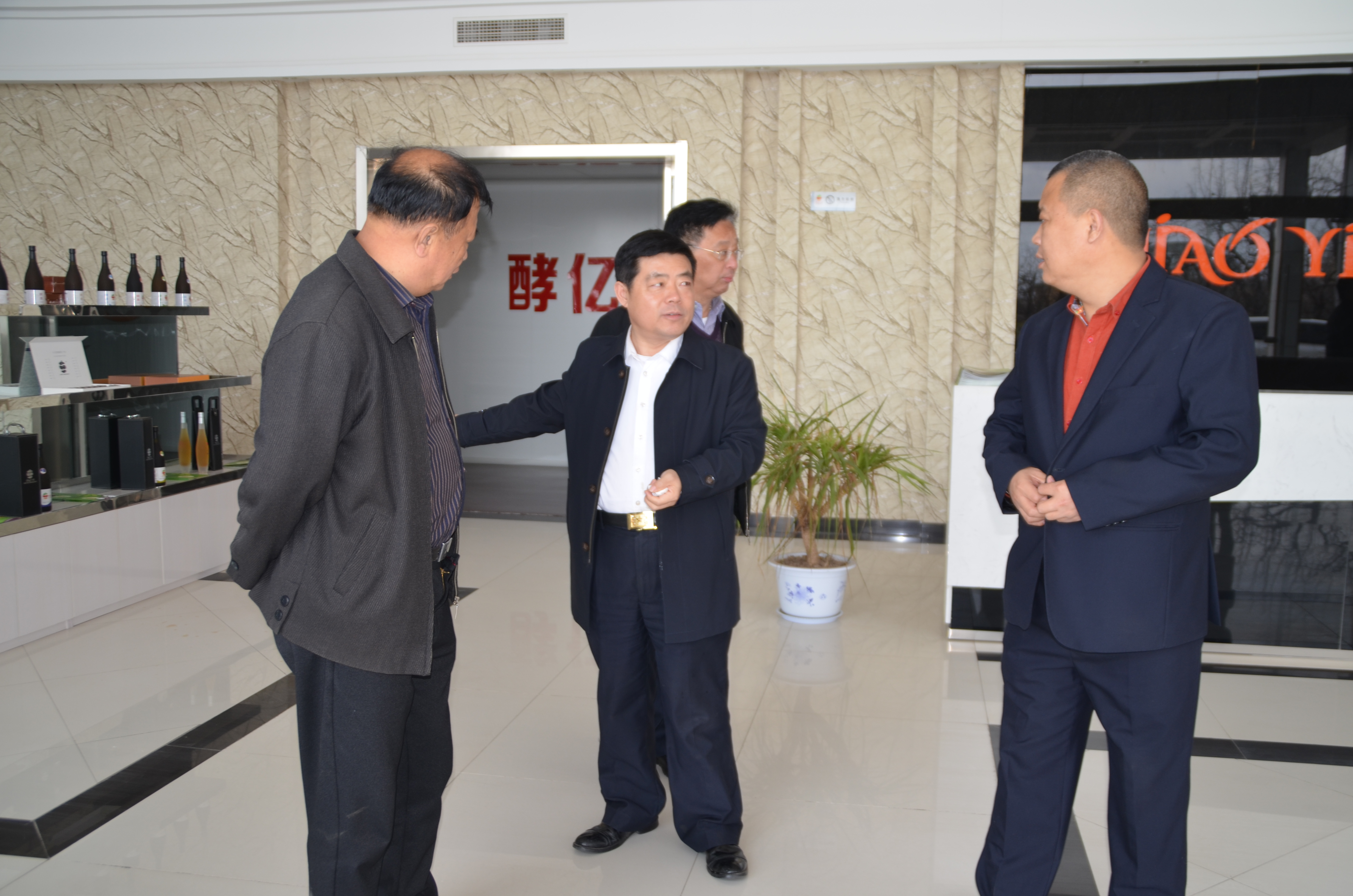 中國(guó)工程建設(shè)標(biāo)準(zhǔn)化協(xié)會(huì)建材分會(huì)常務(wù)副秘書(shū)長(zhǎng)任其勇一行來(lái)恒運(yùn)集團(tuán)旗下農(nóng)業(yè)企業(yè)百棗綱目（集團(tuán)）考察