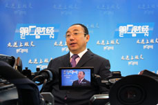 恒運能源集團董事局主席李長云接受上海電視臺《第一財經(jīng)頻道》采訪